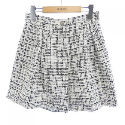 Chanel Size 36 White Shorts