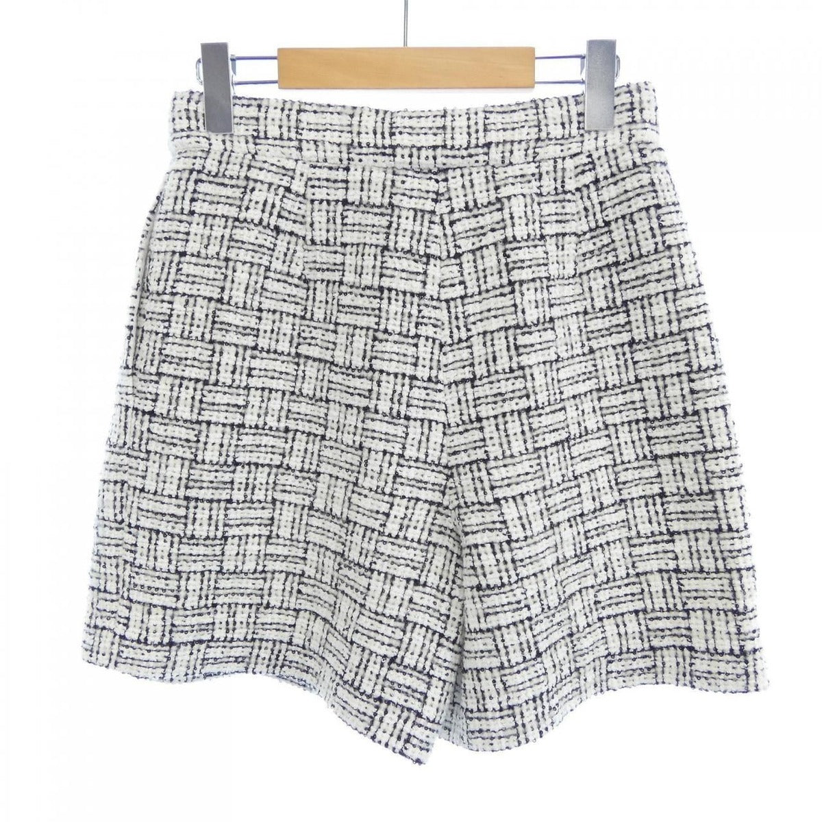 Chanel Size 36 White Shorts — view 2