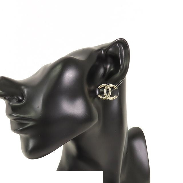 Chanel CC Logo Stud Earrings Gold Metal — view 8