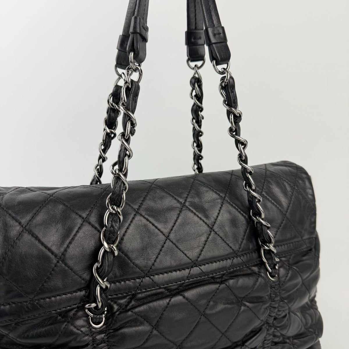 Chanel CC Logo Quilted Chain Shoulder Bag Black Leather Vintage — view 11