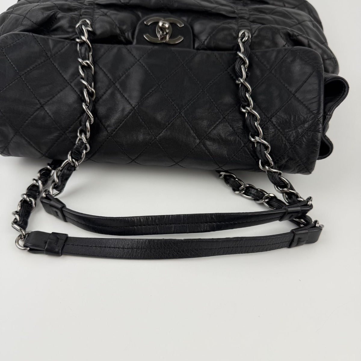 Chanel CC Logo Quilted Chain Shoulder Bag Black Leather Vintage — view 13