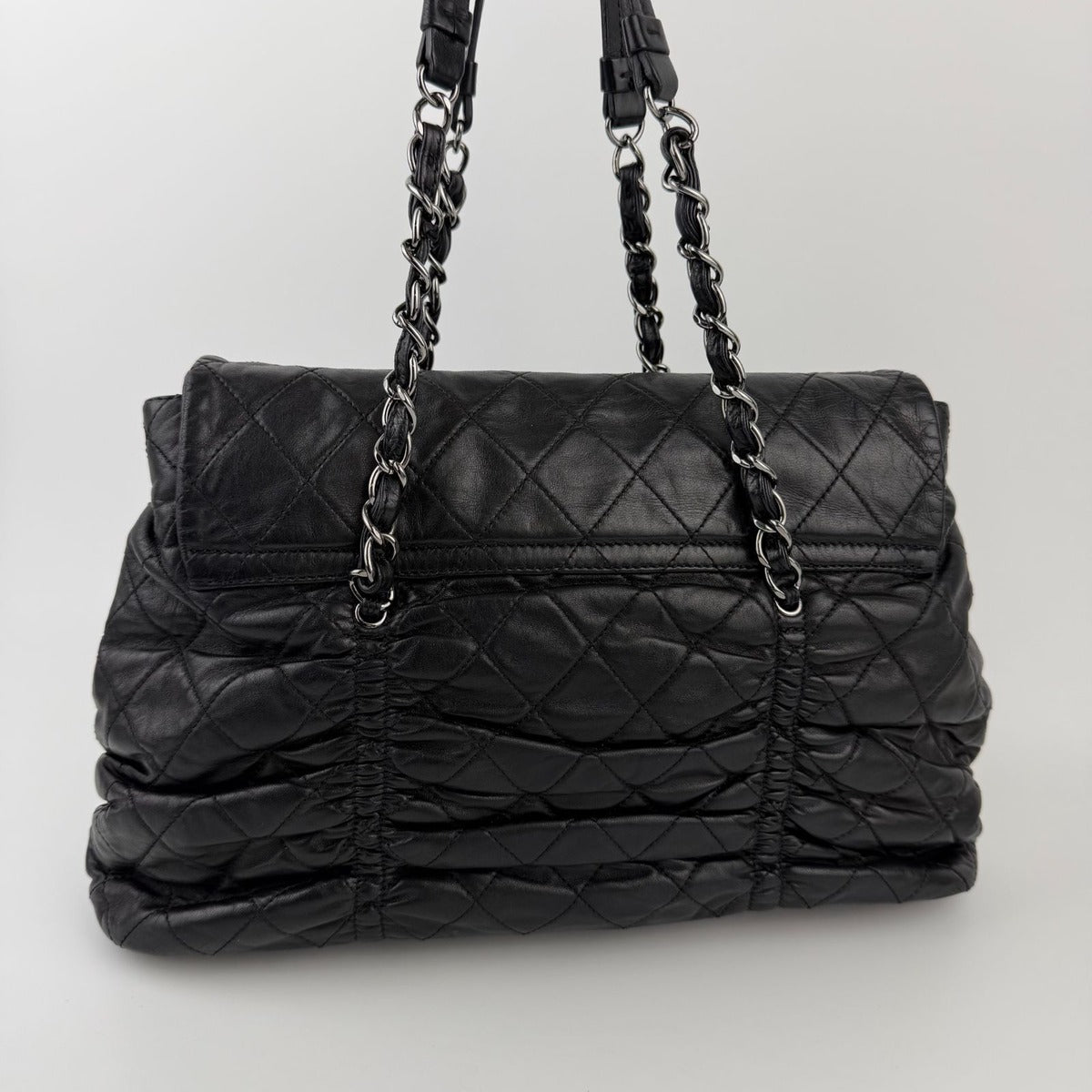 Chanel CC Logo Quilted Chain Shoulder Bag Black Leather Vintage — view 3