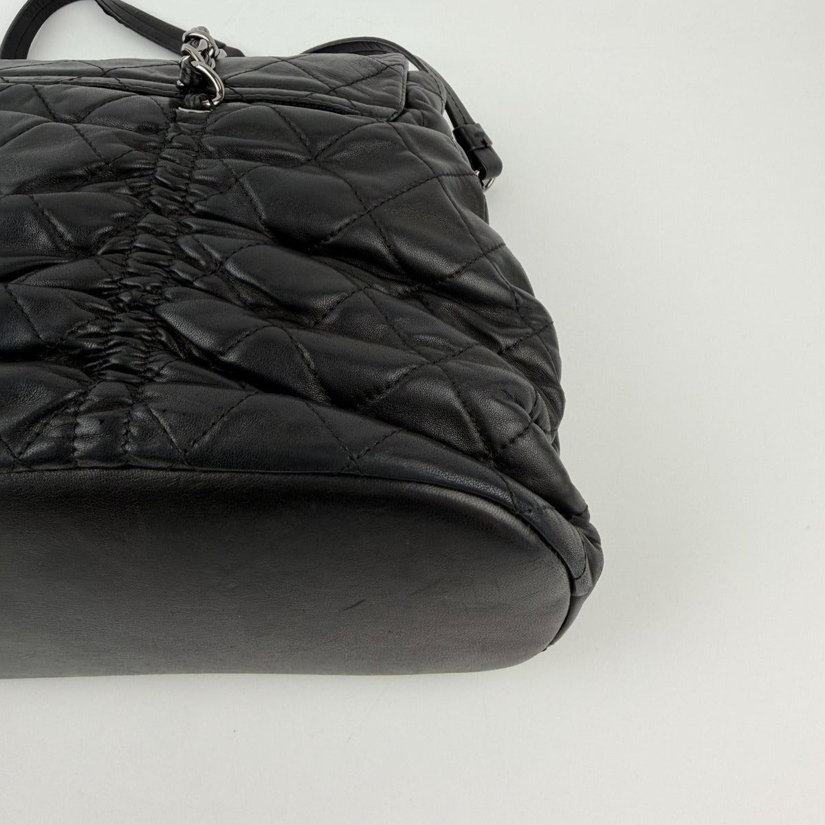 Chanel CC Logo Quilted Chain Shoulder Bag Black Leather Vintage — view 9