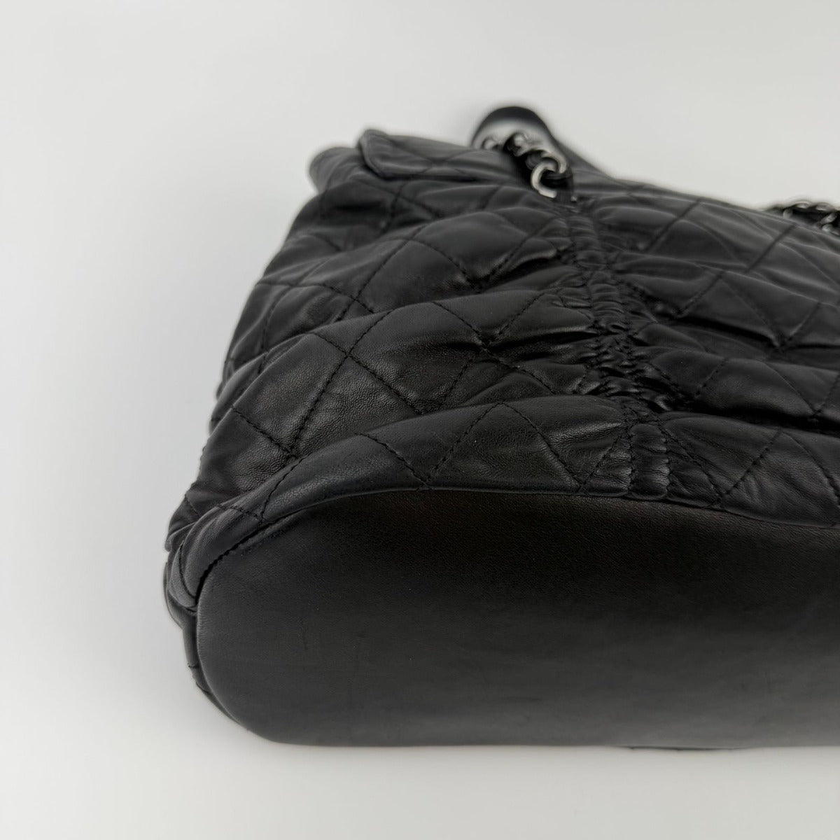 Chanel CC Logo Quilted Chain Shoulder Bag Black Leather Vintage — view 10