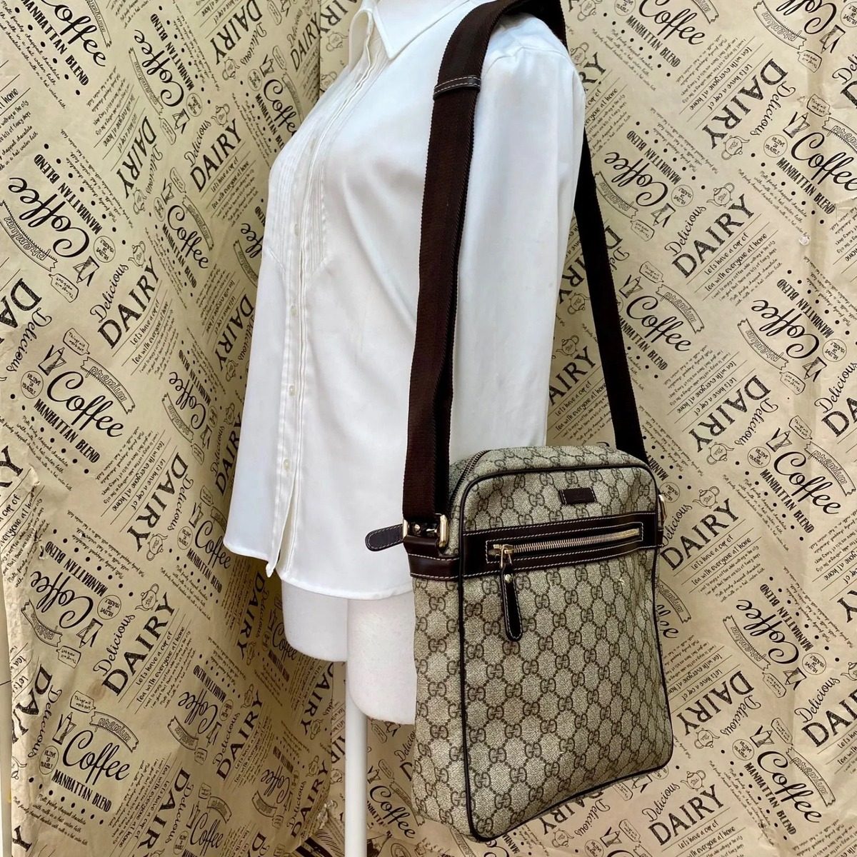 Gucci Shoulder Bag GG Supreme Crossbody Business Travel — view 3