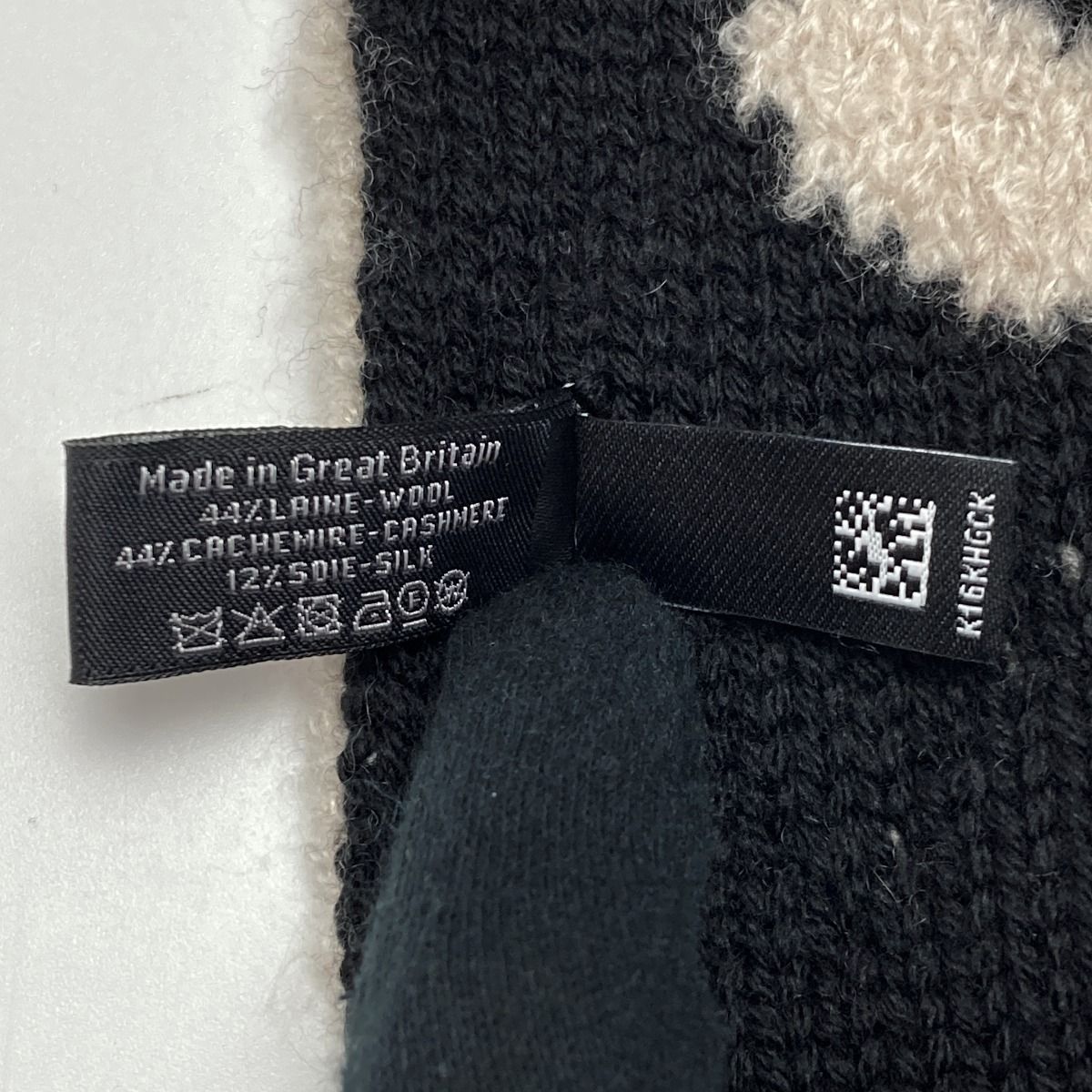 Chanel Logo Camellia Muffler Beige X Black Wool/cashmere/silk Stole