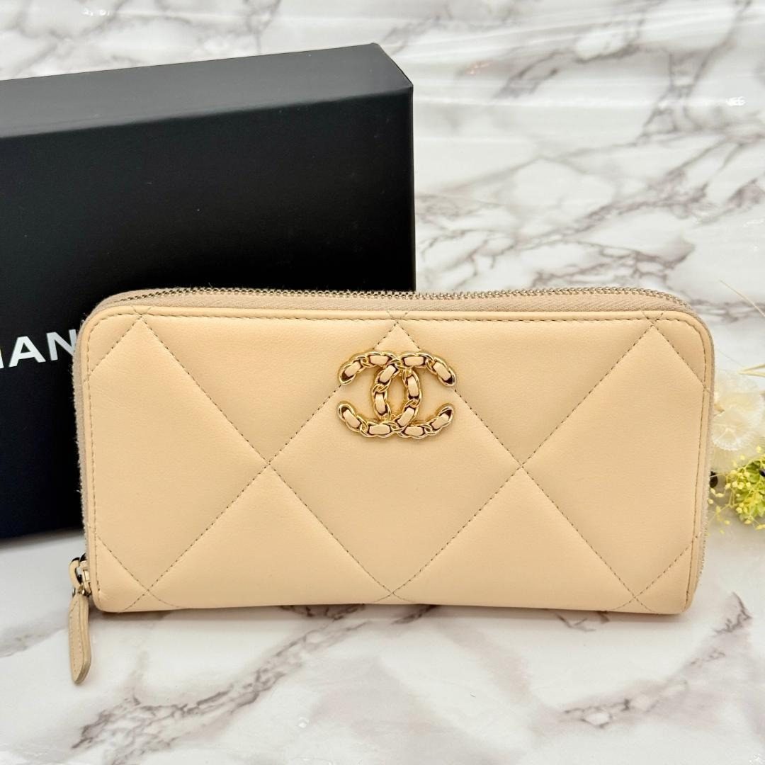 Chanel 19 Wallet Gold