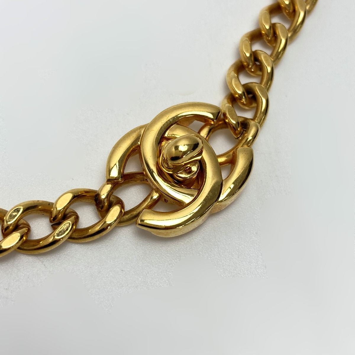 Chanel Cocomark Round Turnlock Necklace 97p Gold GP