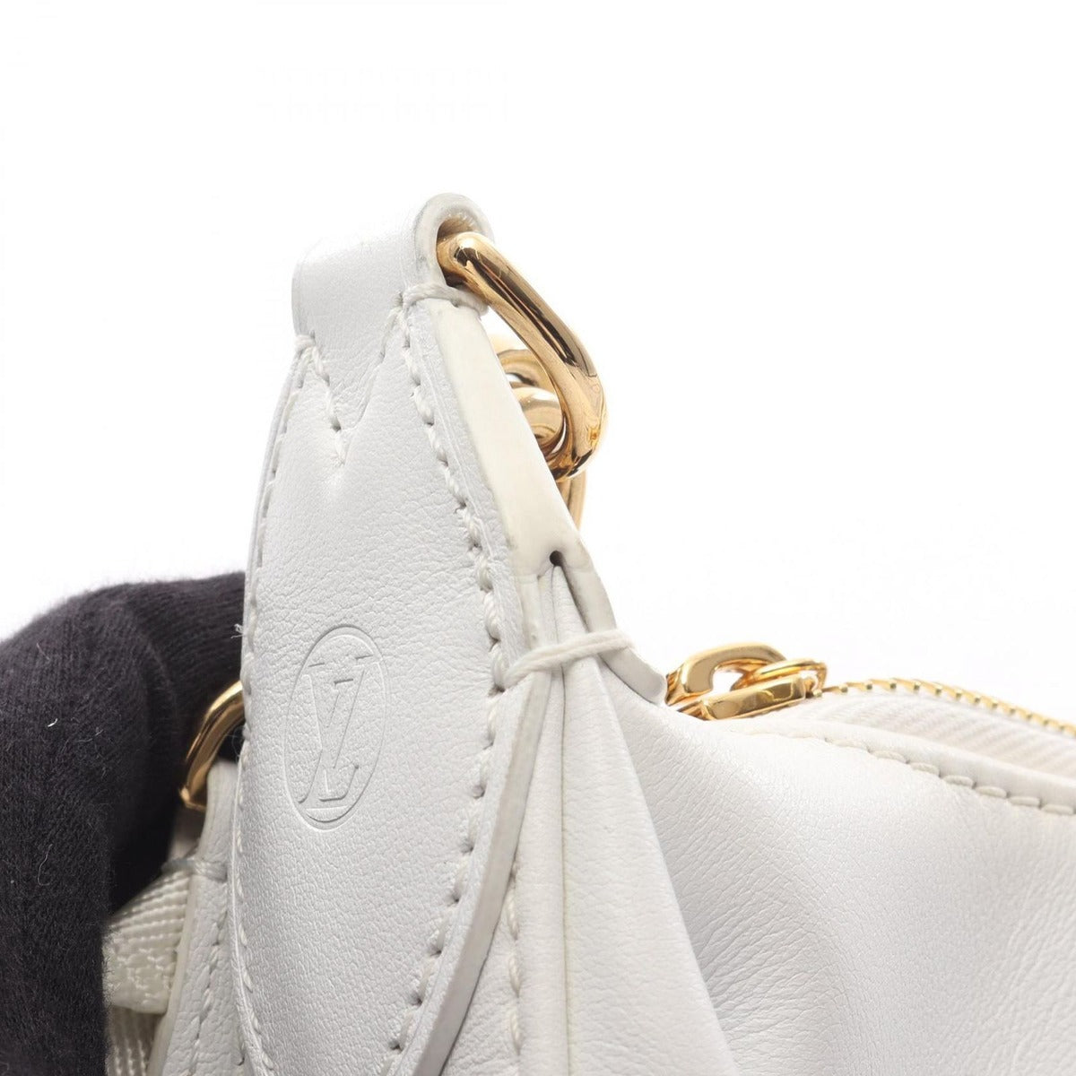 Louis Vuitton Handbag Over the Moon Snow Leather — view 8