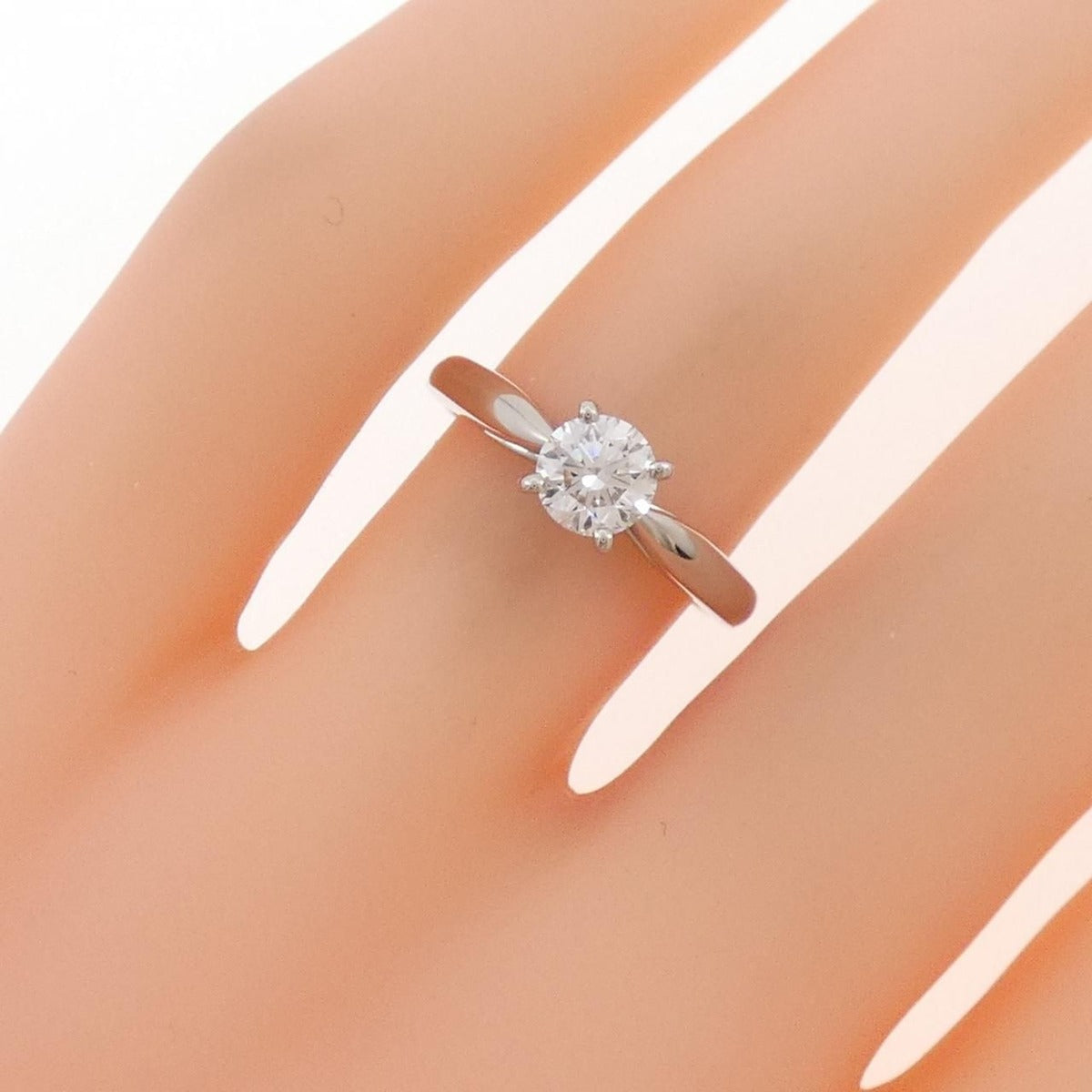 Van Cleef & Arpels Bonheur Ring — view 6