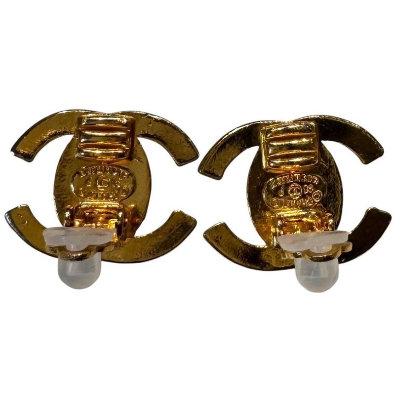 Chanel 21114899023030 96P Turnlock Coco Mark Earrings Ladies Gold -