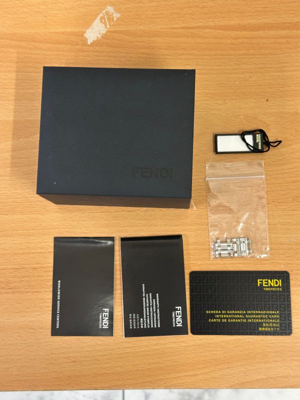 Fendi 7000l Quartz Watch Shell Dial Diamonds Working A25-2017