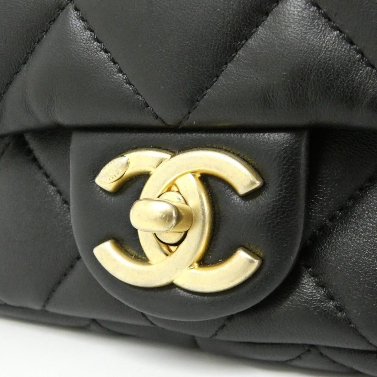 Chanel Shoulder Bag Gold — view 4