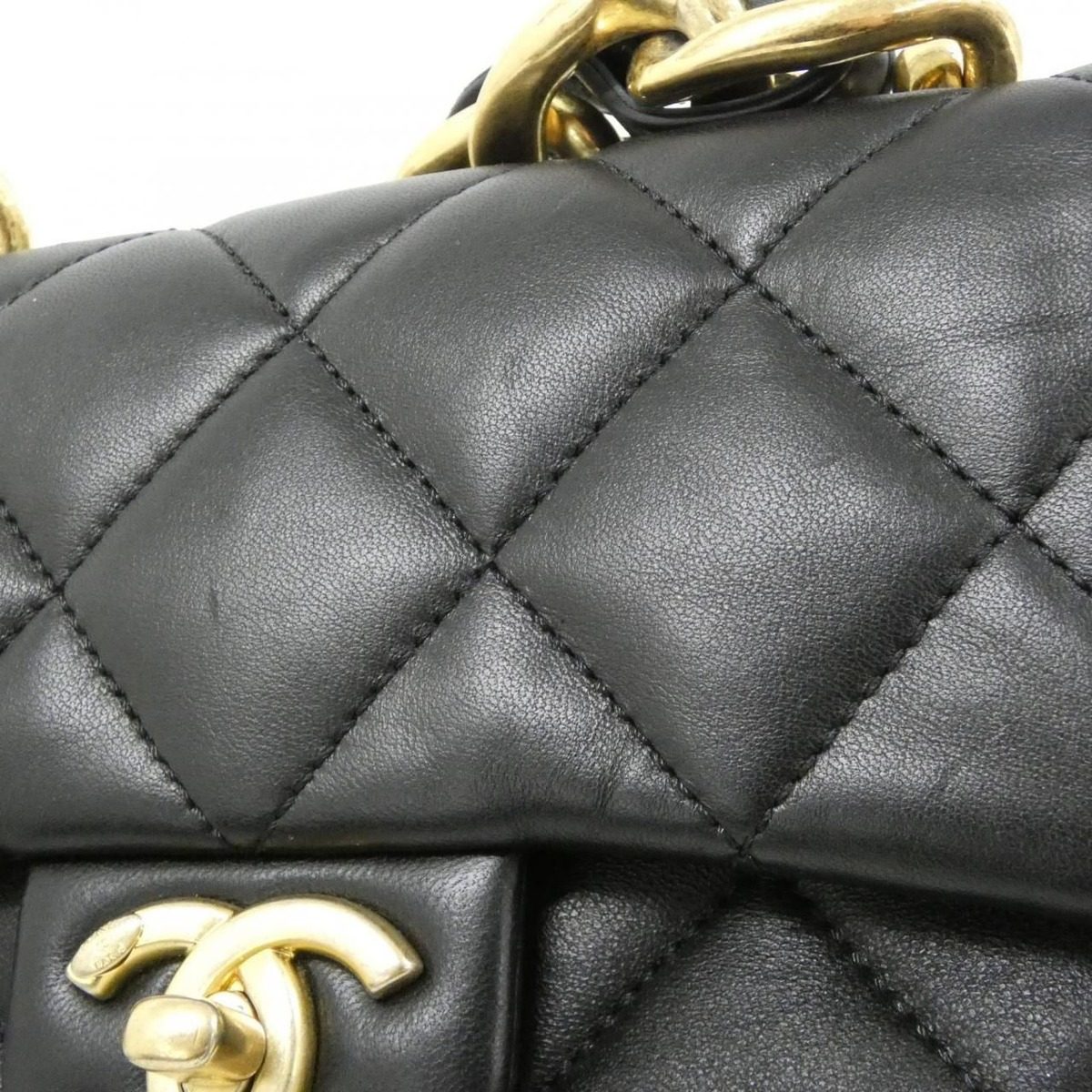Chanel Shoulder Bag Gold — view 7