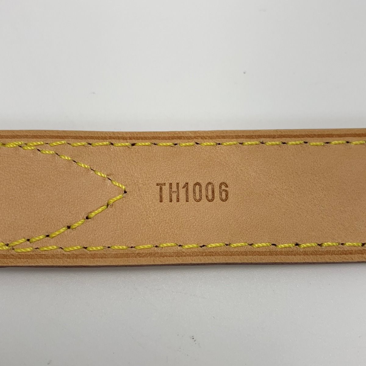 Louis Vuitton Leather Leather Beige J54316 152cm (59.84in) Bag Accessories