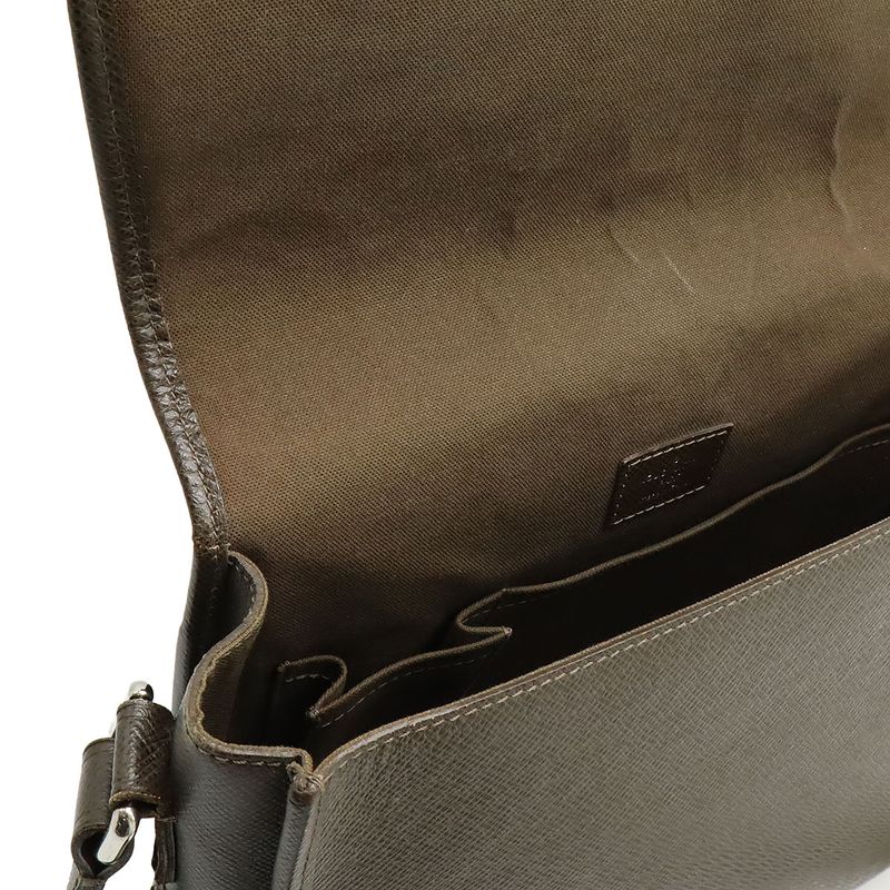 Louis Vuitton Taiga Andrei Shoulder Bag Messenger Bag Crossbody Leather Grizzly