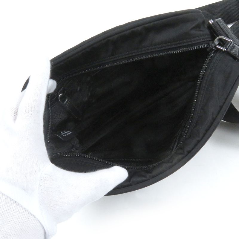 Prada 1bc167 Re-nylon Triangle Logo Triangle Plate Shoulder Bag With Pouch