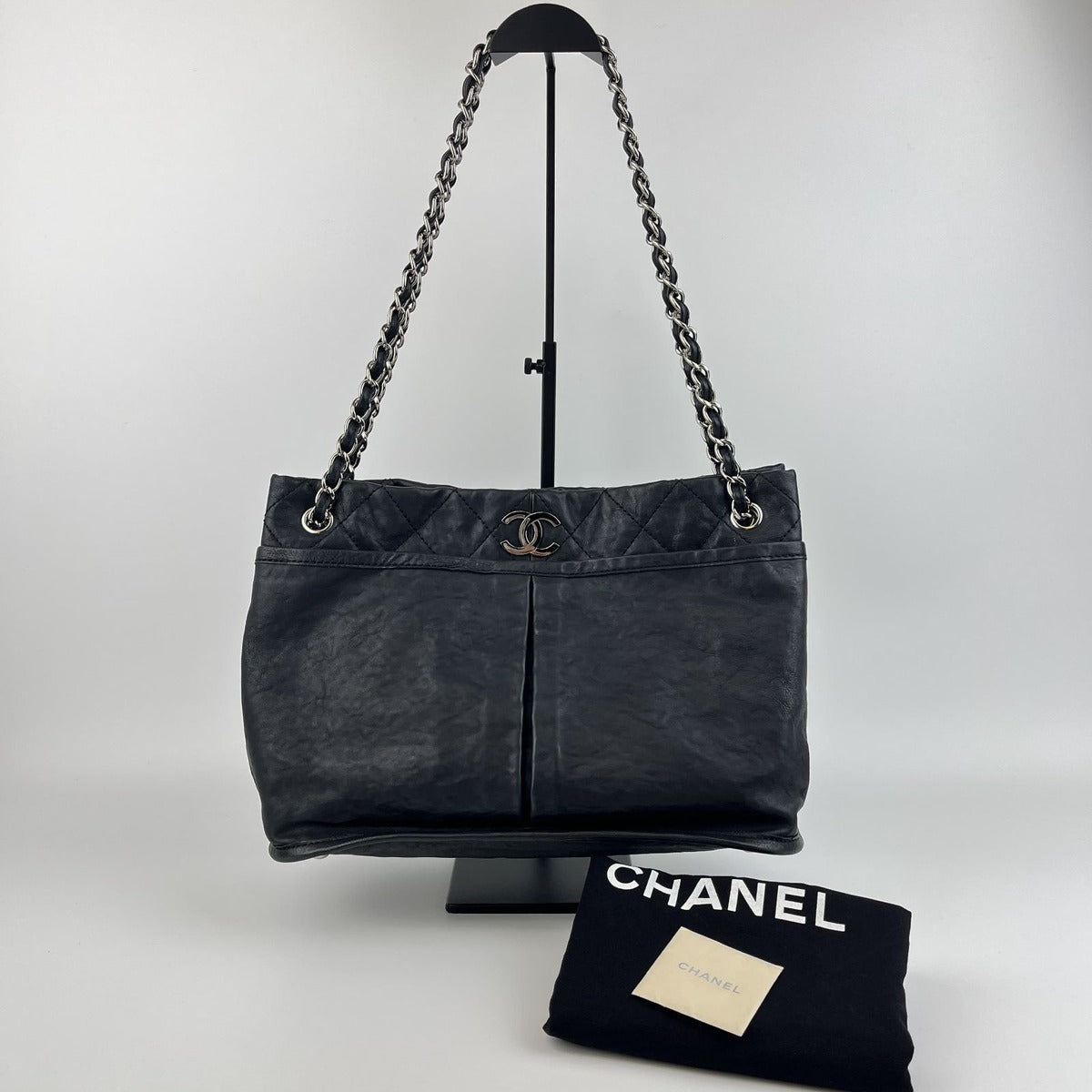 Chanel CC Logo Quilted Chain Shoulder Bag Crossbody Black Leather Vintage — view 3