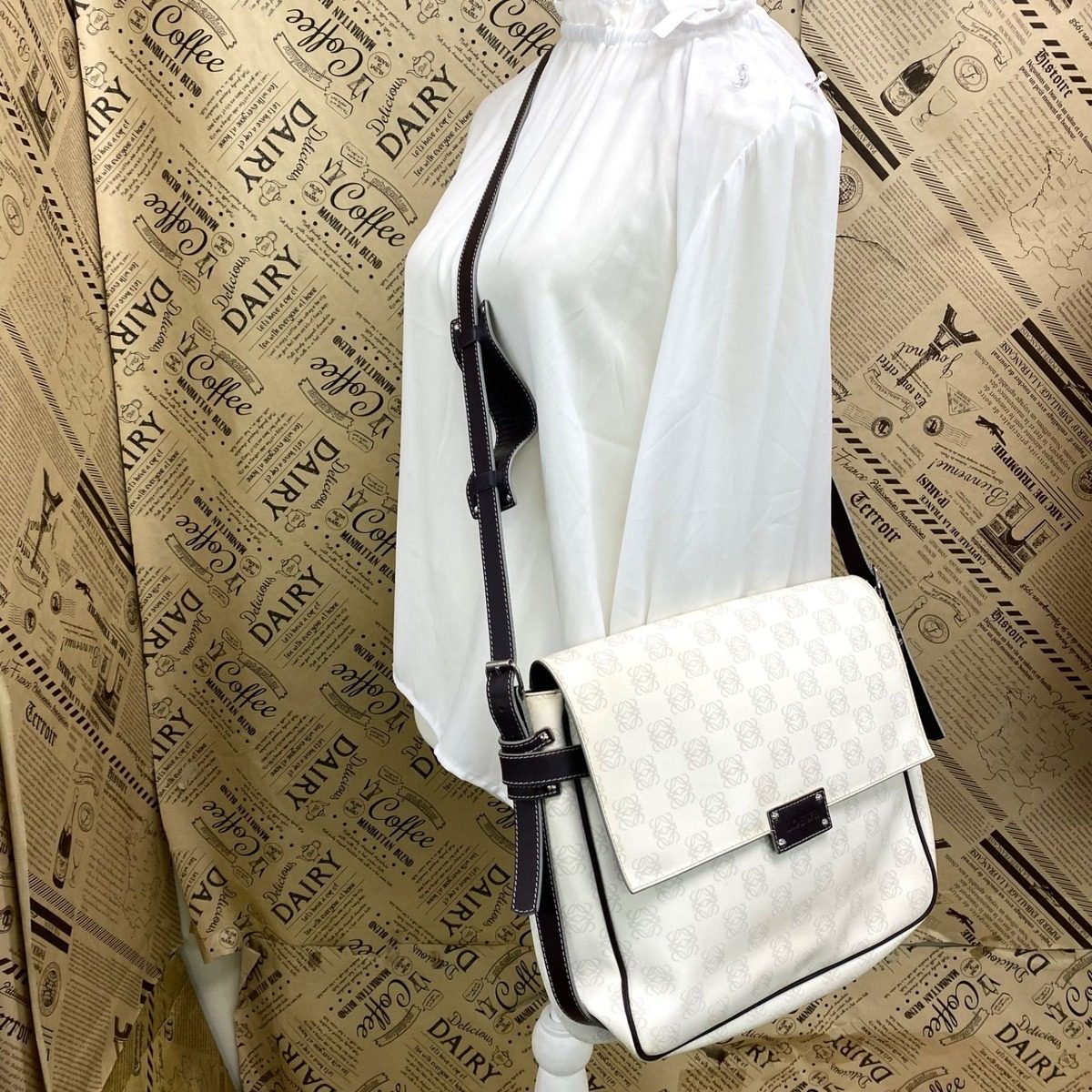 Loewe Shoulder Bag Anagram Crossbody White Travel — view 3