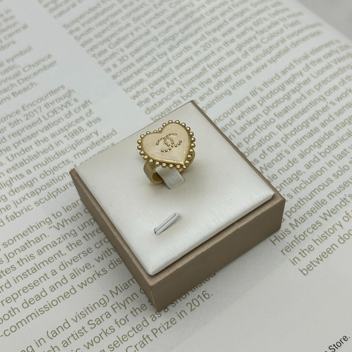 Chanel Ring CC Logo Heart — view 4