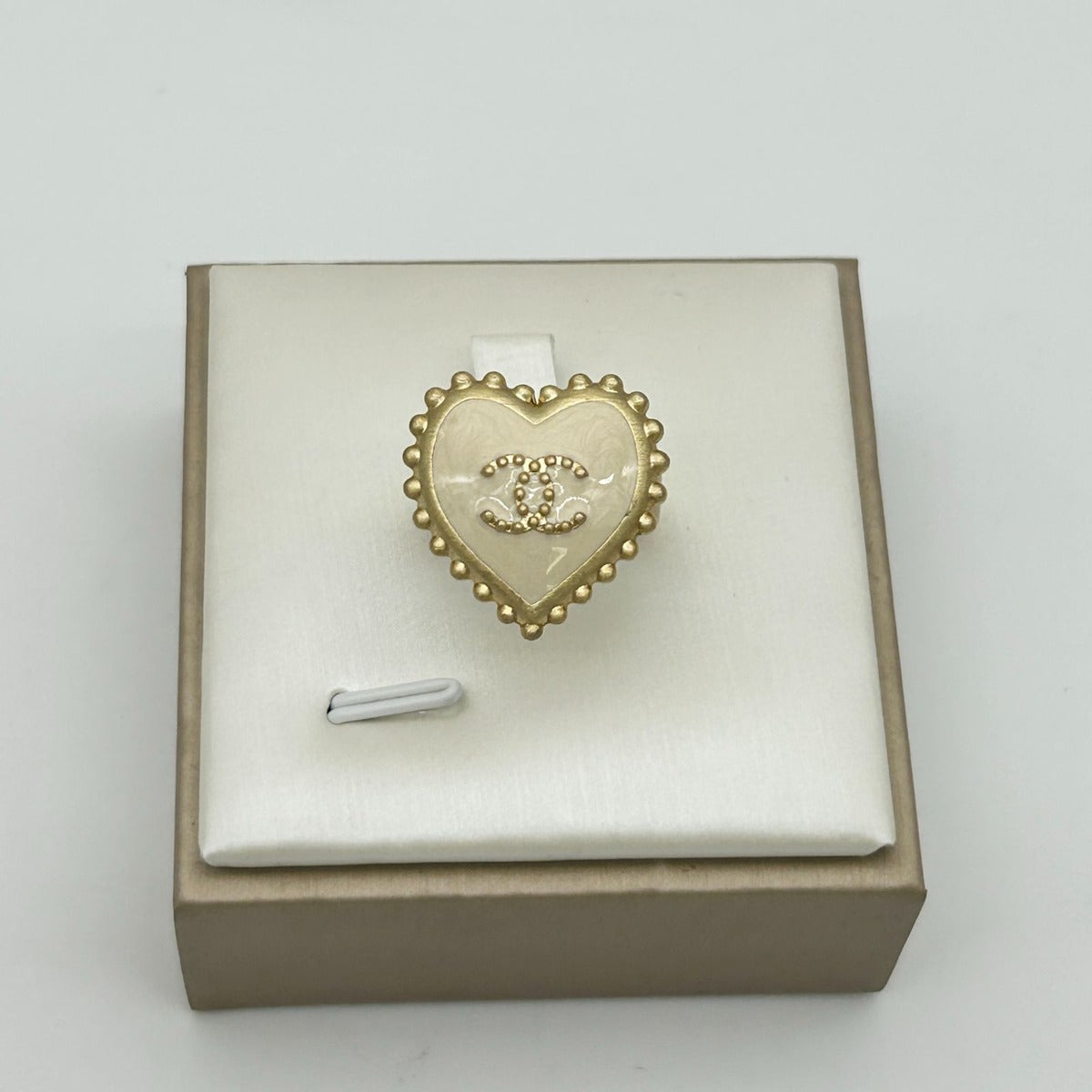 Chanel Ring CC Logo Heart — view 5