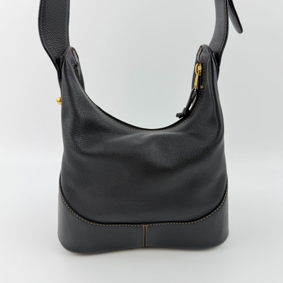 Loewe Shoulder Bag Black Leather Vintage — view 2