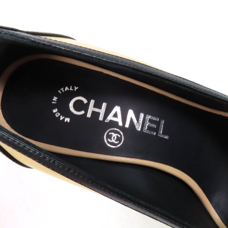 CHANEL 17P G32397 Ribbon Design With Coco Mark Hardware Bicolor Leather Pumps