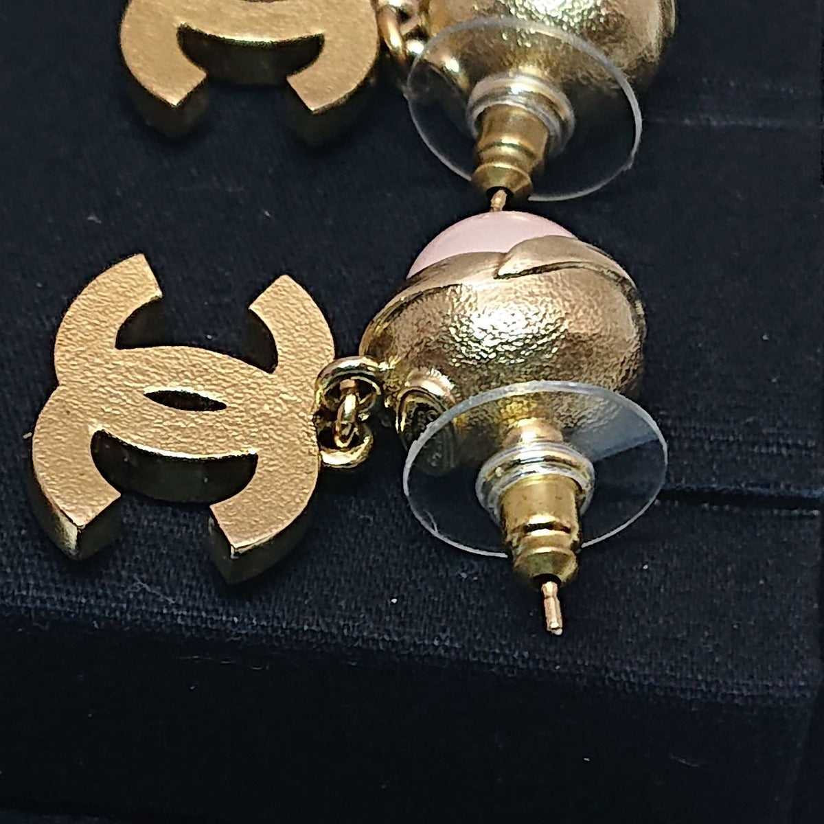 Chanel Earrings Pink Pearl Rhinestone CC Logo Gold — view 14