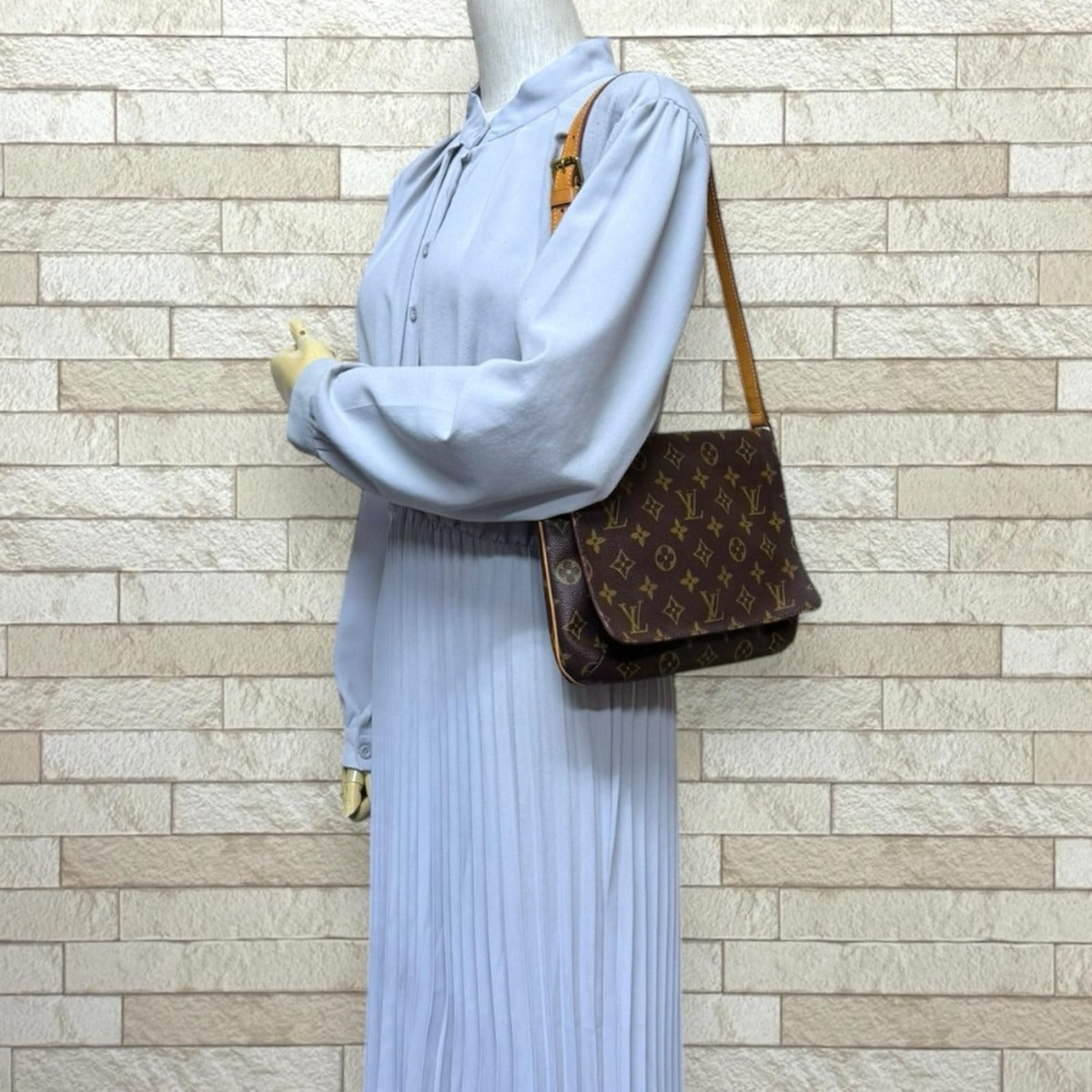 Louis Vuitton Musette Tango Short Monogram Shoulder Bag Canvas — view 2