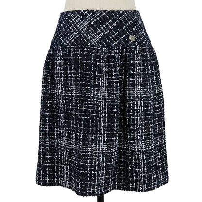 Chanel Coco Mark Plate Tweed Print Skirt Size 34 Navy White