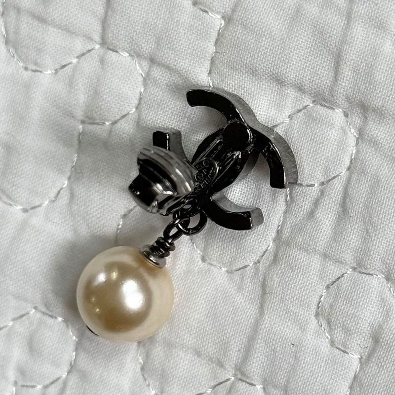 Chanel Pearl Earrings One Ear Silver Coco Mark with Claw S
