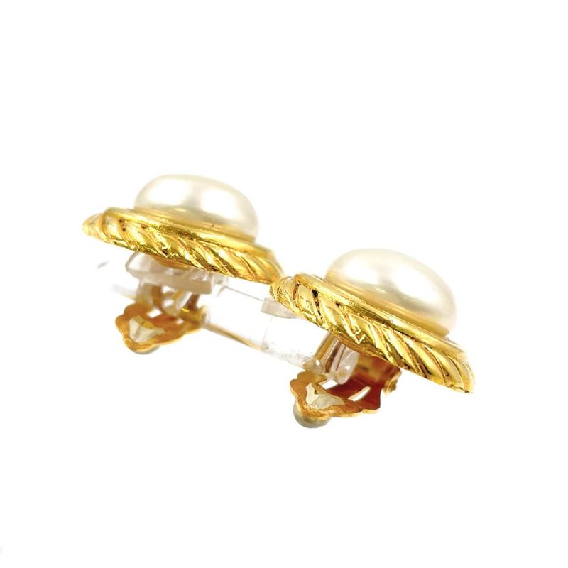 Chanel Faux Pearl GP X Faux Pearl Gold X White Earrings