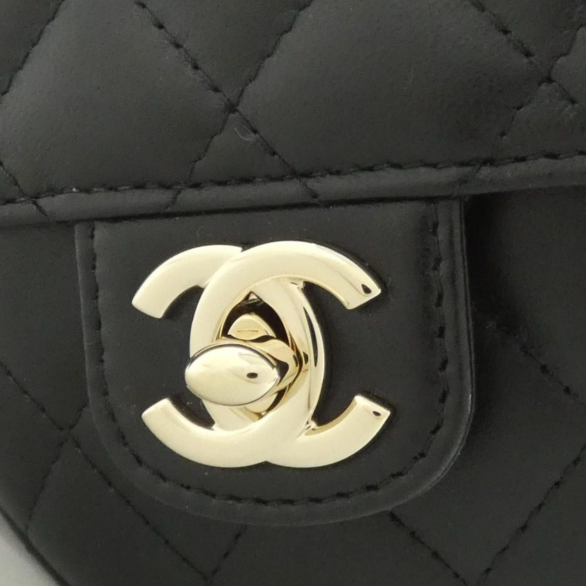 Chanel Shoulder Bag Gold — view 4