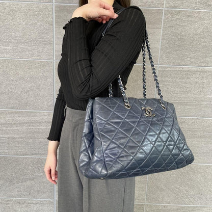 CHANEL Paris-Dubai Calfskin Quilted Medium Coco Soft Tote Navy