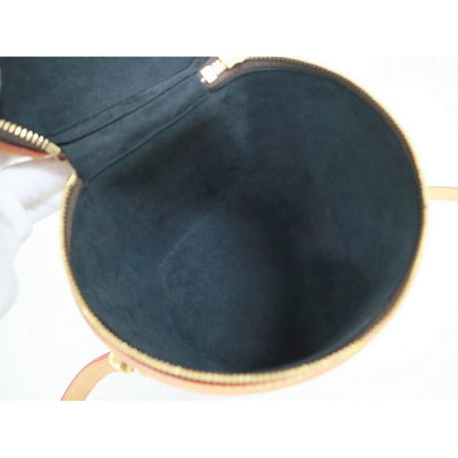 Louis Vuitton Cannes Shoulder Bag Monogram Giant Reverse Brown — view 6