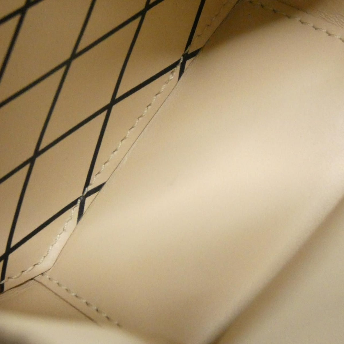 Louis Vuitton Monogram Reverse Mini Boite Chapeau Shoulder Bag — view 7