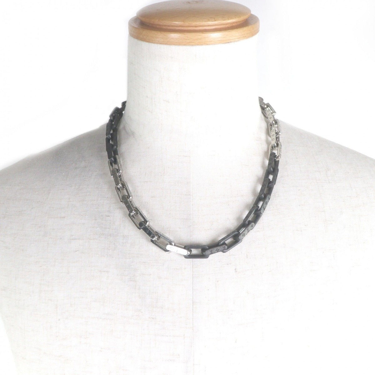 Louis Vuitton Necklace Monogram Silver Black — view 2