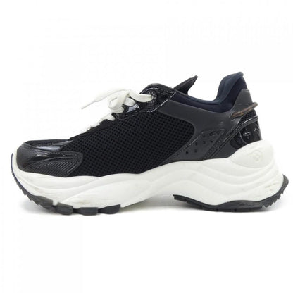 Louis Vuitton Run Sneakers — view 2