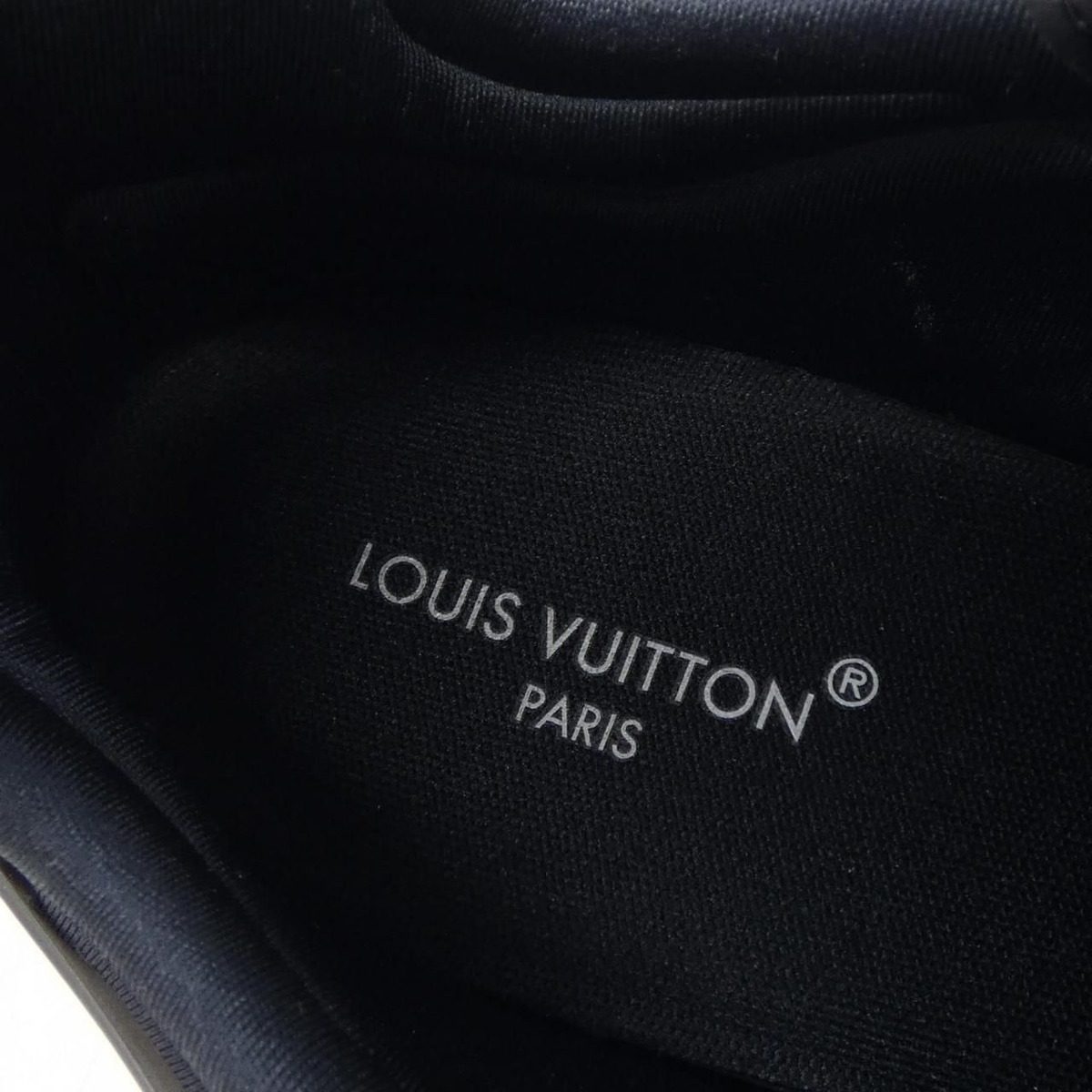 Louis Vuitton Run Sneakers — view 6