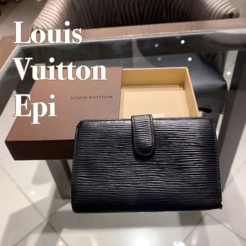 ◎authentic Louis Vuitton Epi Bifold Compact Wallet
