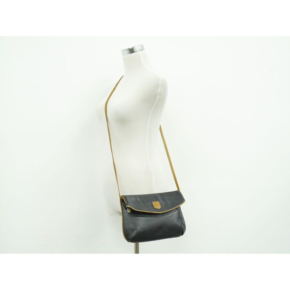 Celine Leather Shoulder Bag Pochette Black — view 6