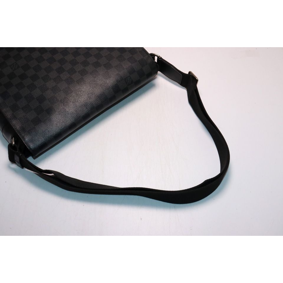 Louis Vuitton Damier Graphite District MM NM Leather Shoulder Bag — view 6