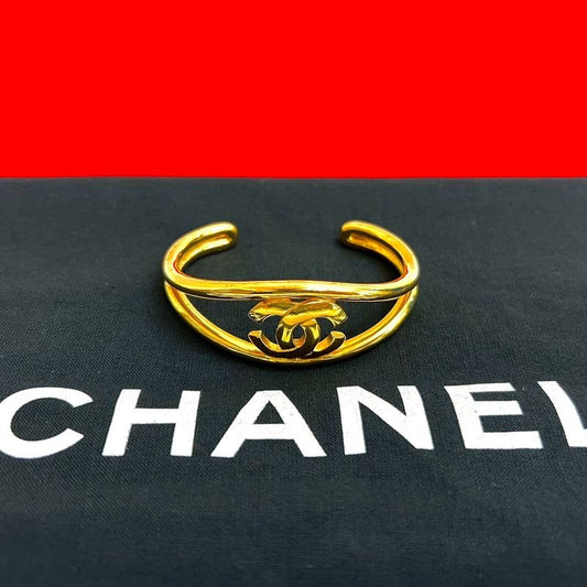 Chanel Vintage Coco Mark Bangle Bracelet Accessory Gold 02633 97P