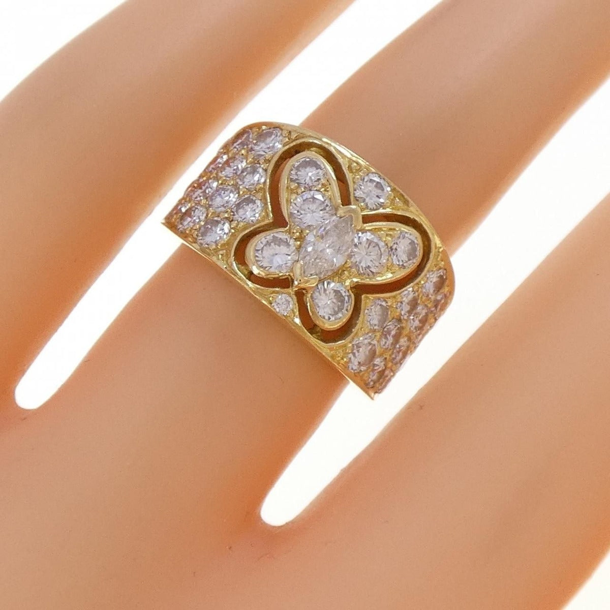 Van Cleef & Arpels Vintage Diamond Ring — view 6