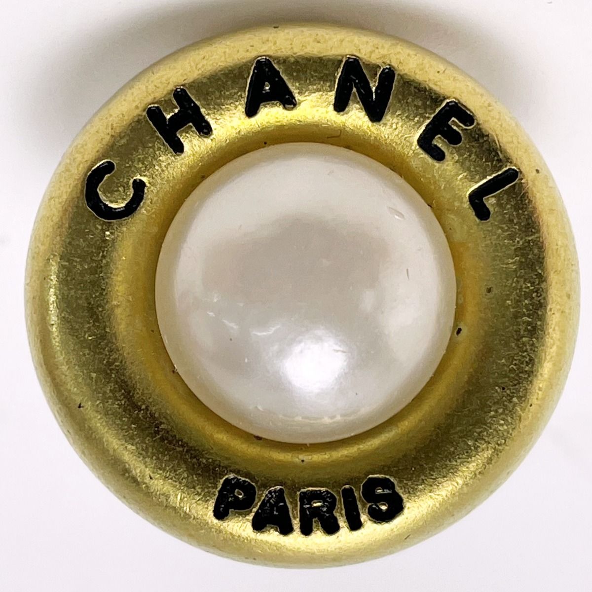Chanel Plated Fake Pearl 94a Gold Vintage Earring with Box