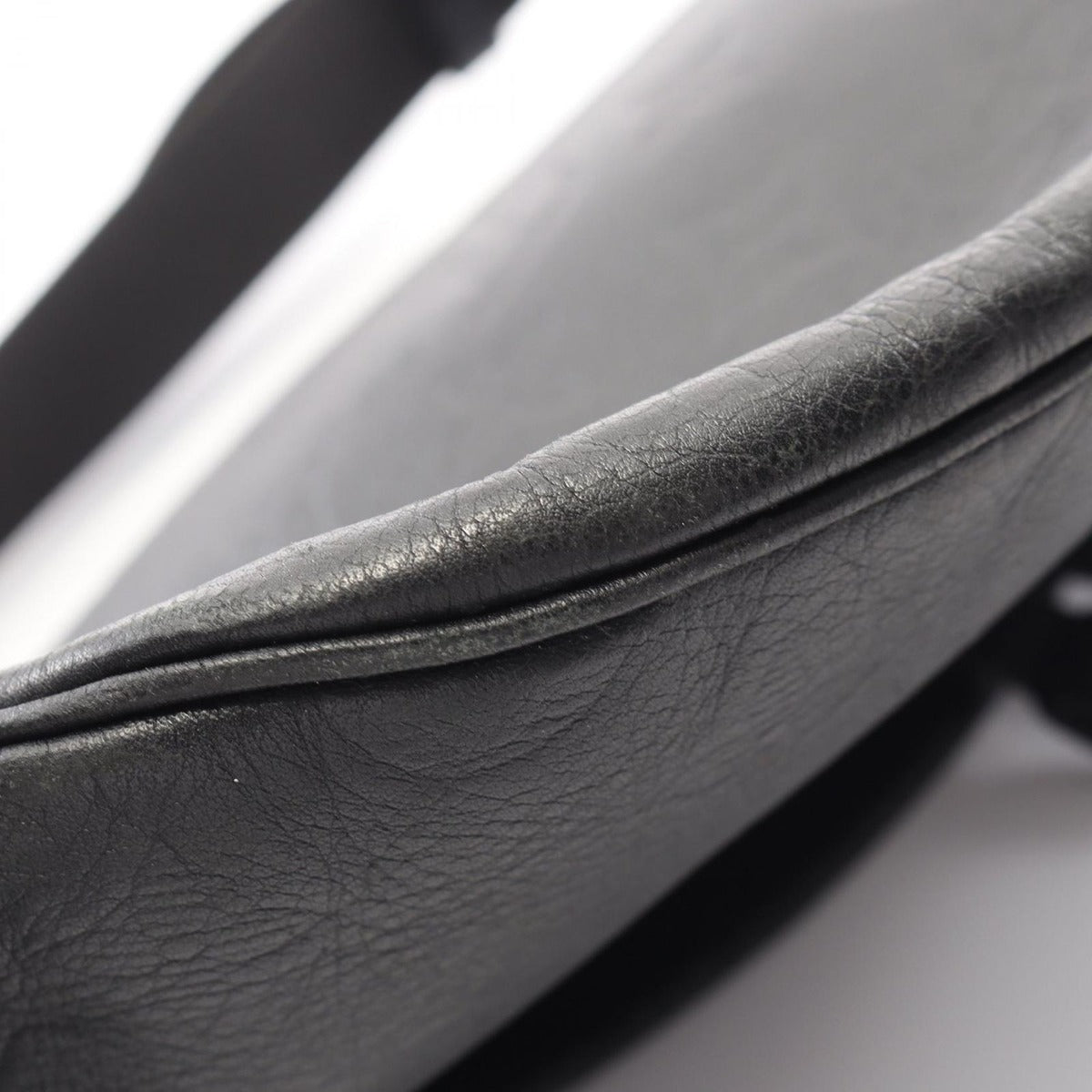 Louis Vuitton Waist Bag Discovery PM Noir Black Leather — view 11
