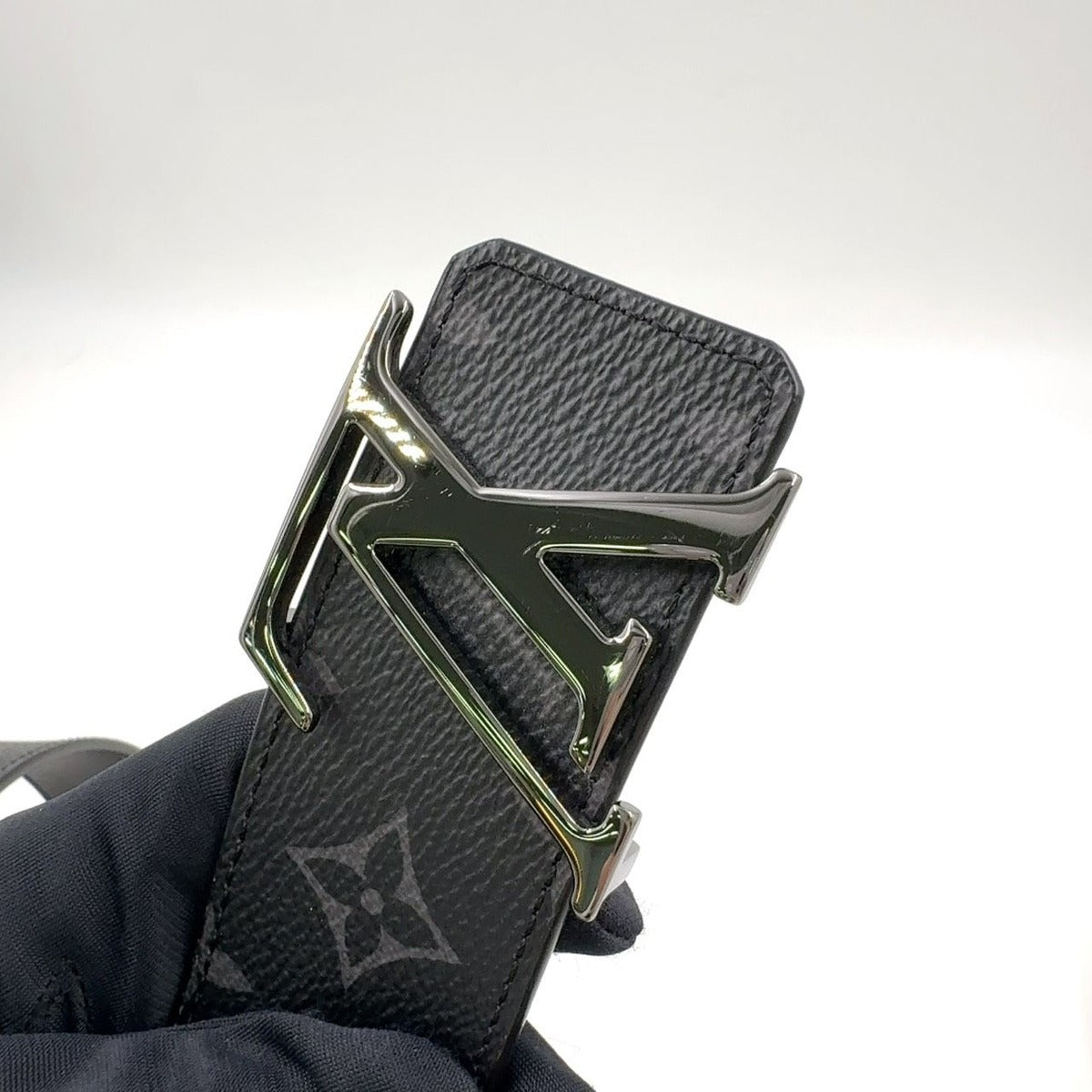 Louis Vuitton Initial Monogram Reversible Leather Black Belt Silver — view 8