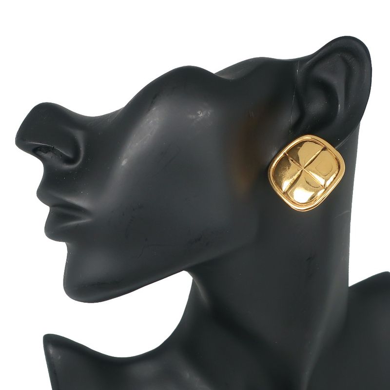 Chanel Rhombic Shape Matelasse Vintage Gold Plated Ladies 15.2g Earrings