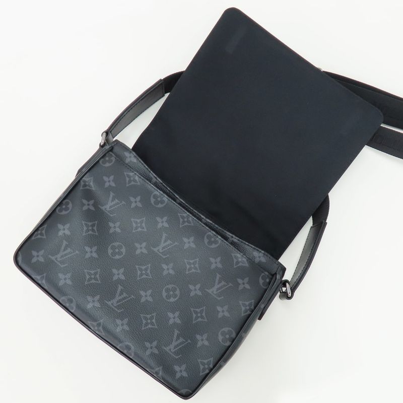 Louis Vuitton District PM NV3 M46255 Monogram Eclipse Shoulder-bag