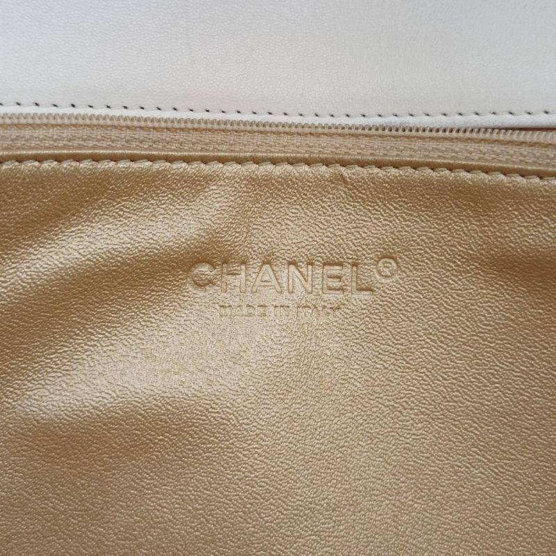 Chanel Boy Chanel White Lambskin A6754617742353
